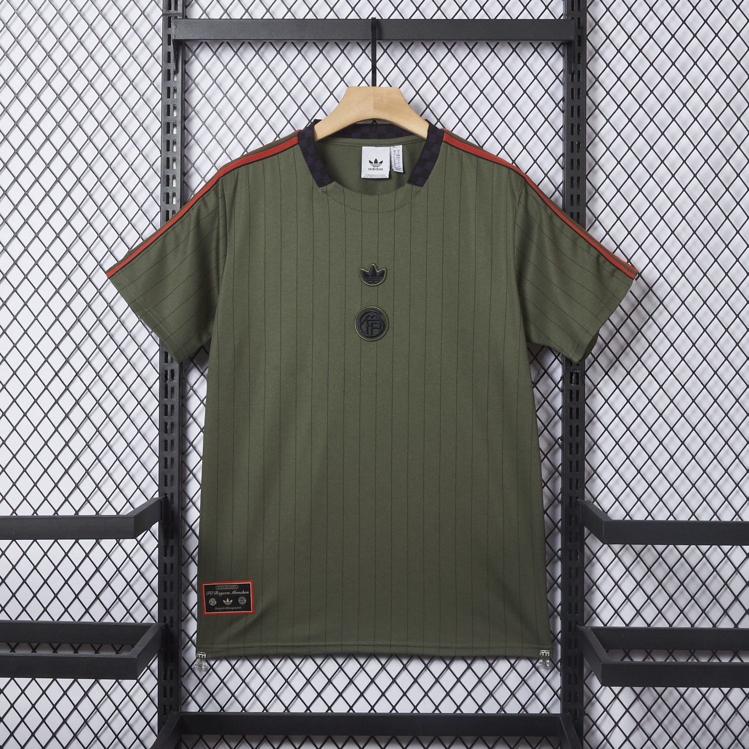 Bayern Munich 25-26 Trefoil Green Travel Jersey - Fans Version - Unitedfutballjersey