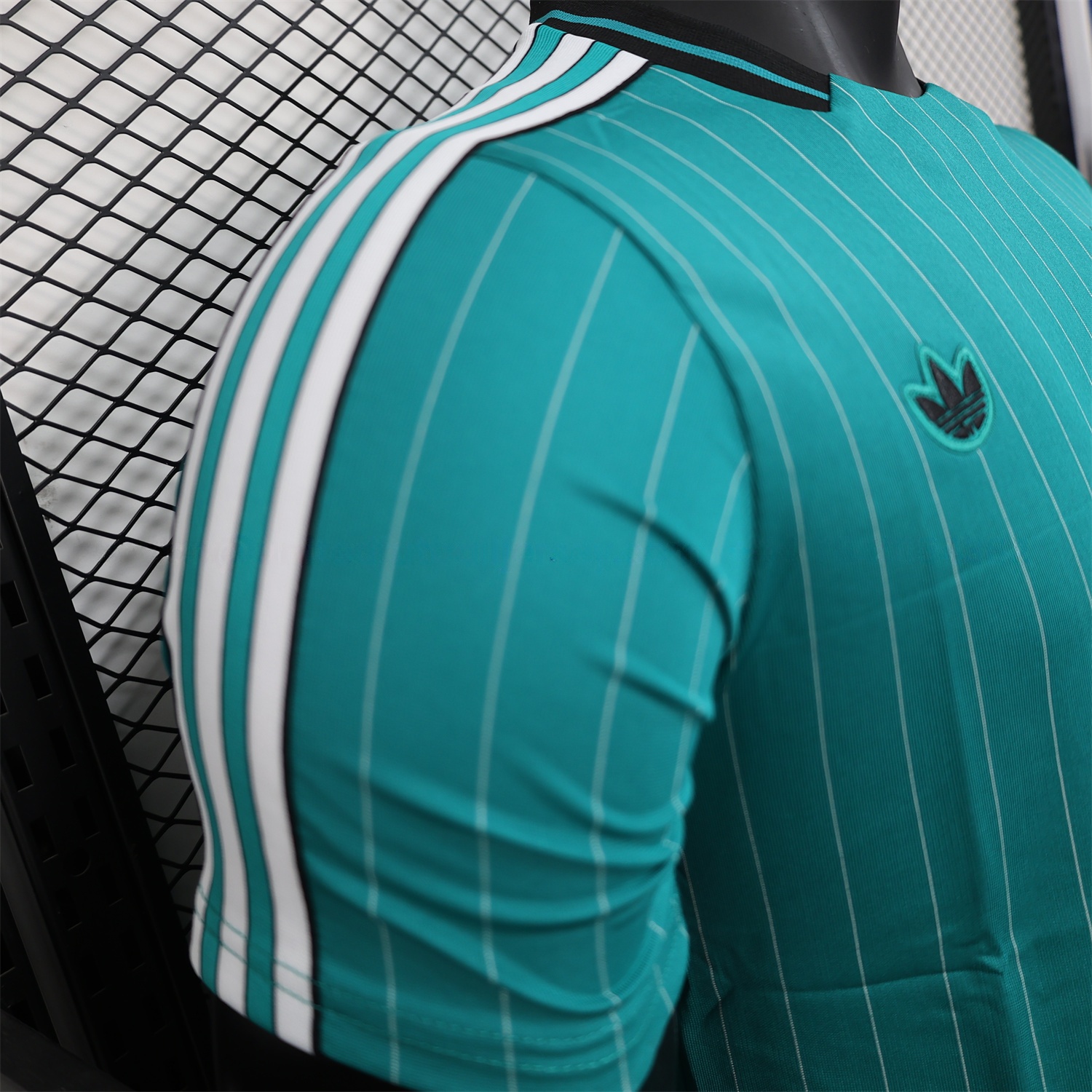 Liver.pool 25-26 Icon Range Travel Special Edition Cyan Jersey - Player Version - Unitedfutballjersey