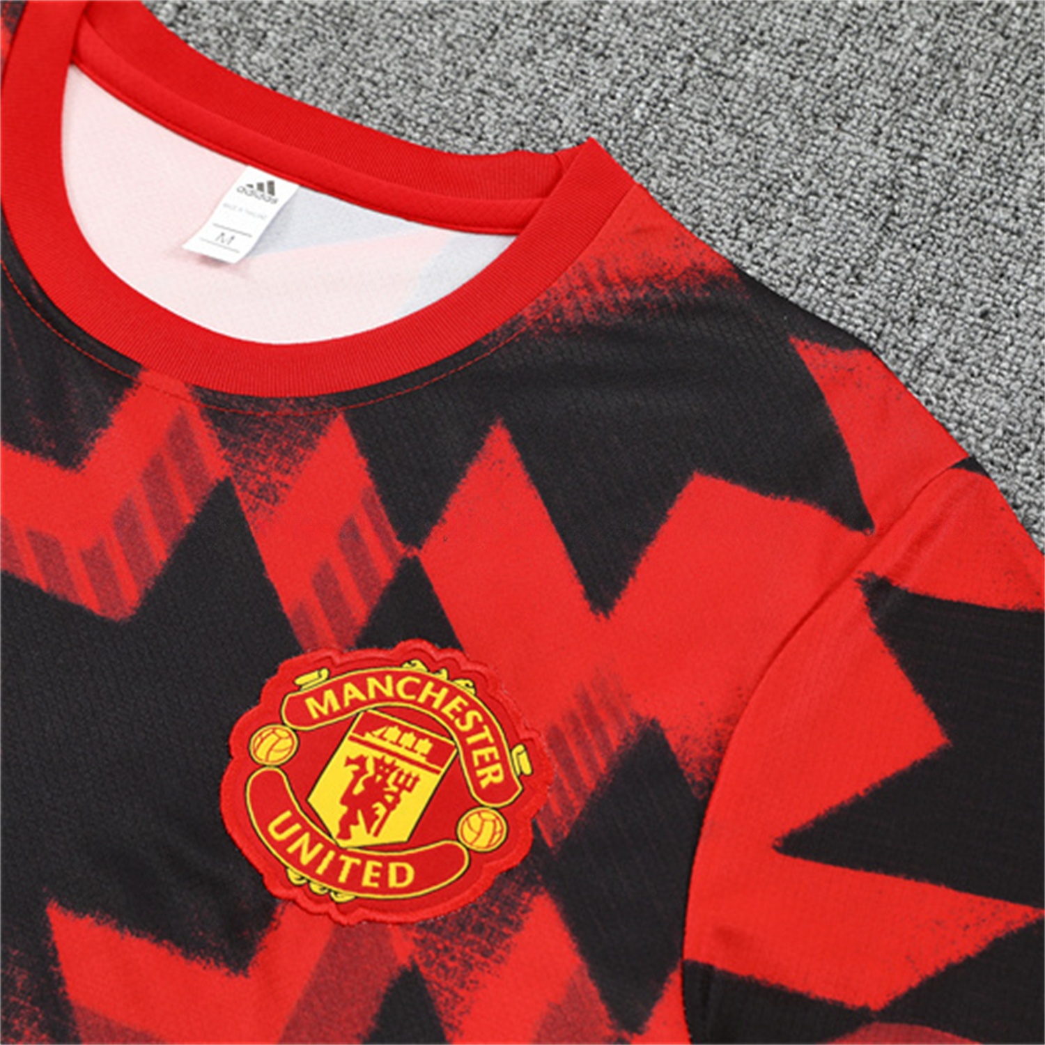 Manchester United 25-26 Kids Short-Sleeve Training Set - Red Camouflage Top & Black Shorts - Unitedfutballjersey