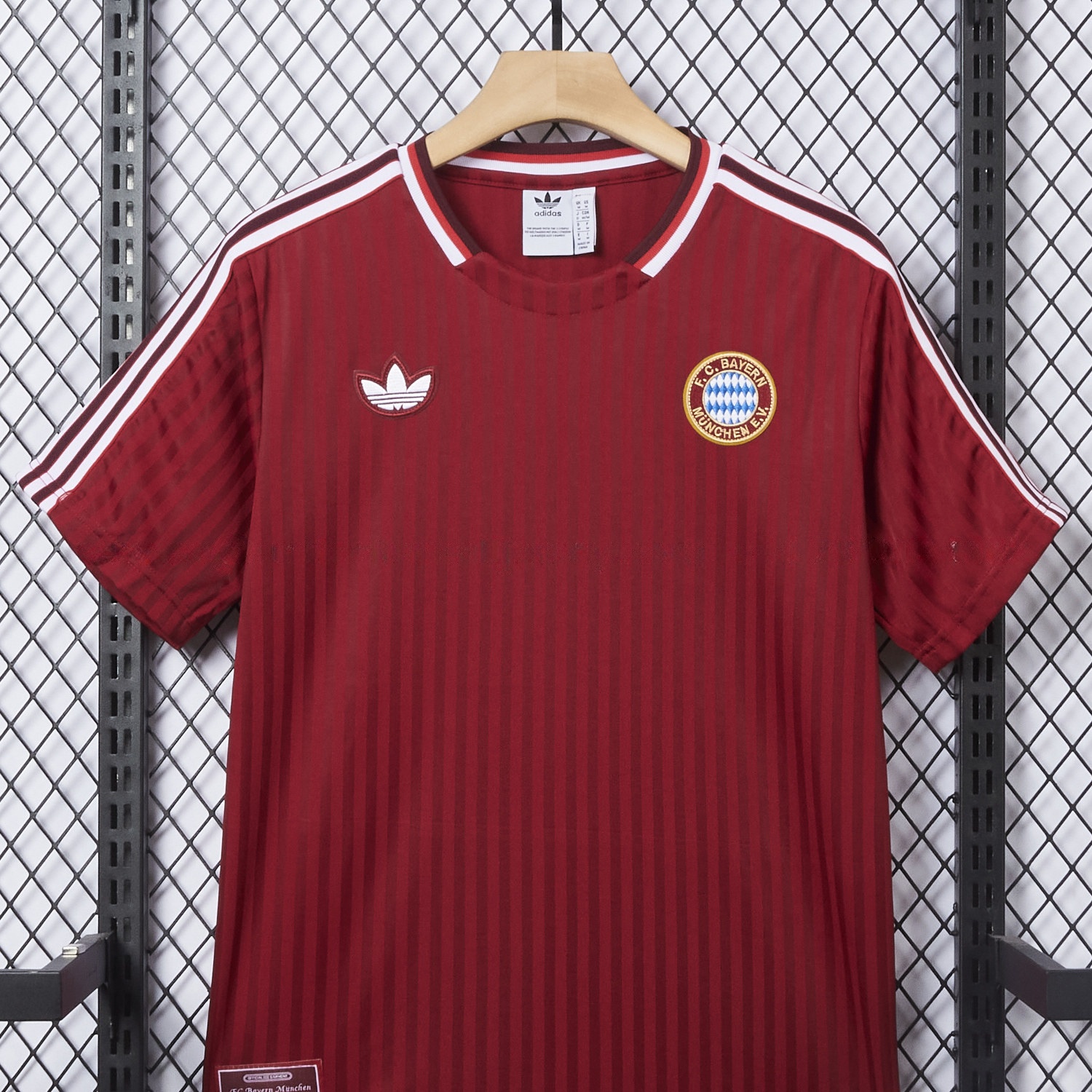 Bayern Munich 25-26 Trefoil Wine Red Travel Jersey - Fans Version - Unitedfutballjersey