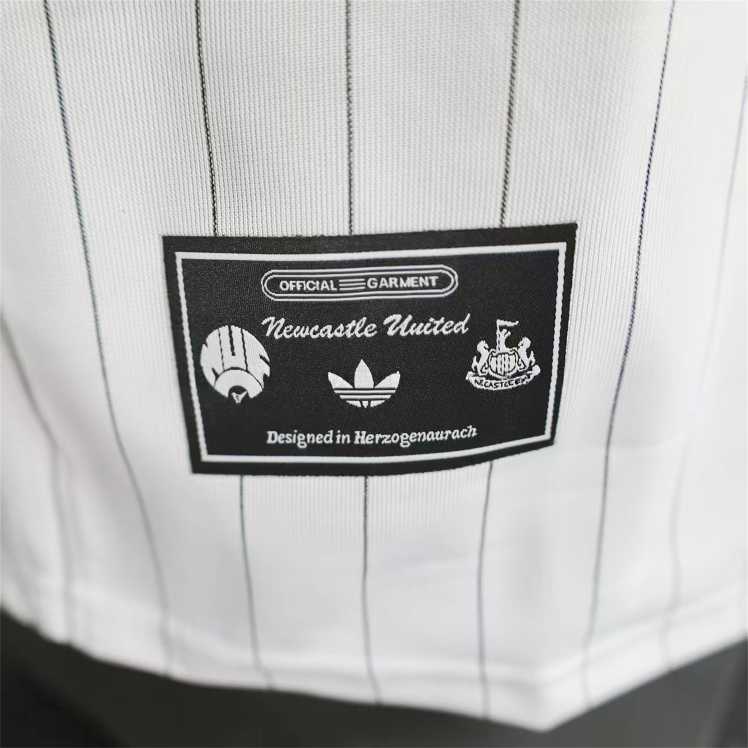 Newcastle United 25-26 Icon Range Travel Special Edition White Jersey - Player Version - Unitedfutballjersey