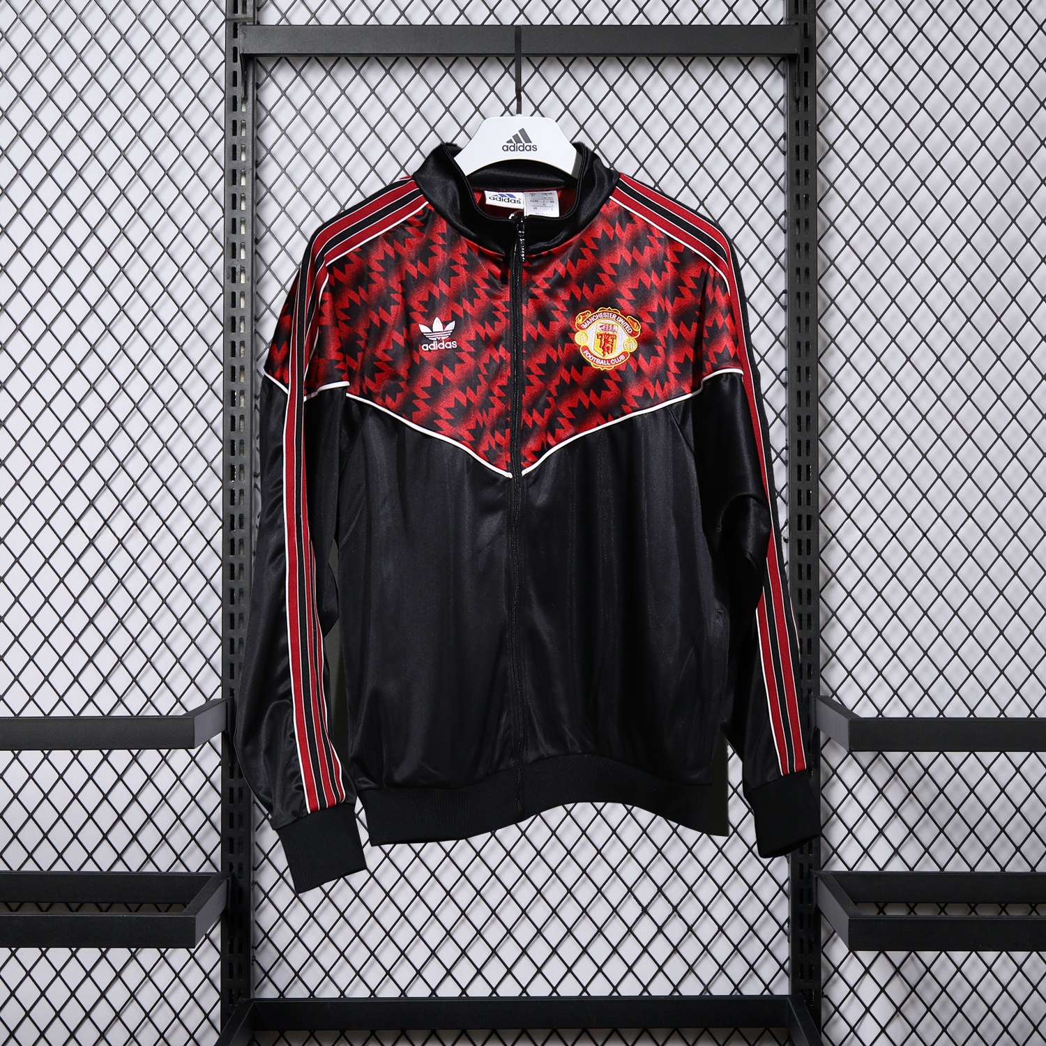 Manchester United 25-26 Training Set - Red Black Top and Black Pants - Unitedfutballjersey
