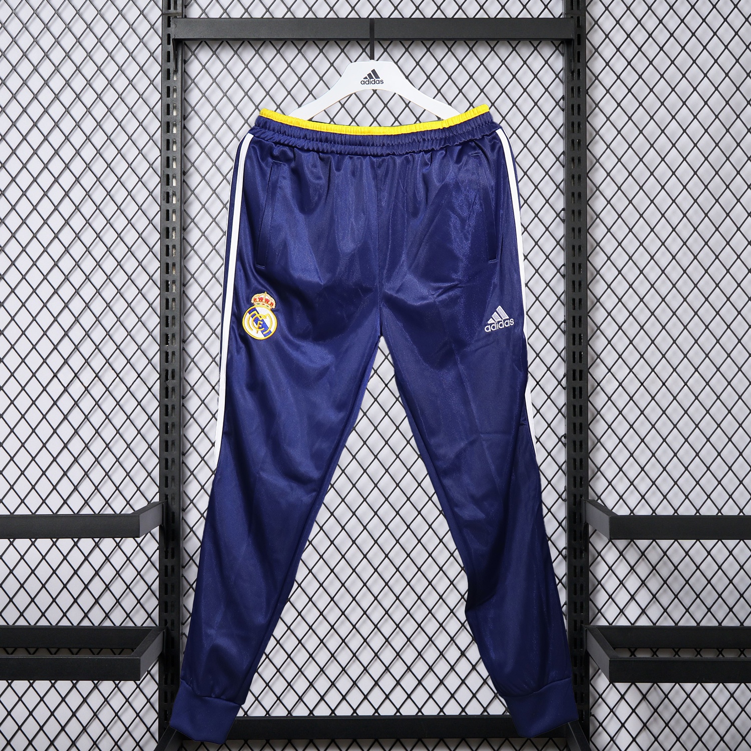 Real Madrid 25-26 Pure Color Yellow Lines Training Set - Dark Blue Top and Dark Blue Pants - Unitedfutballjersey