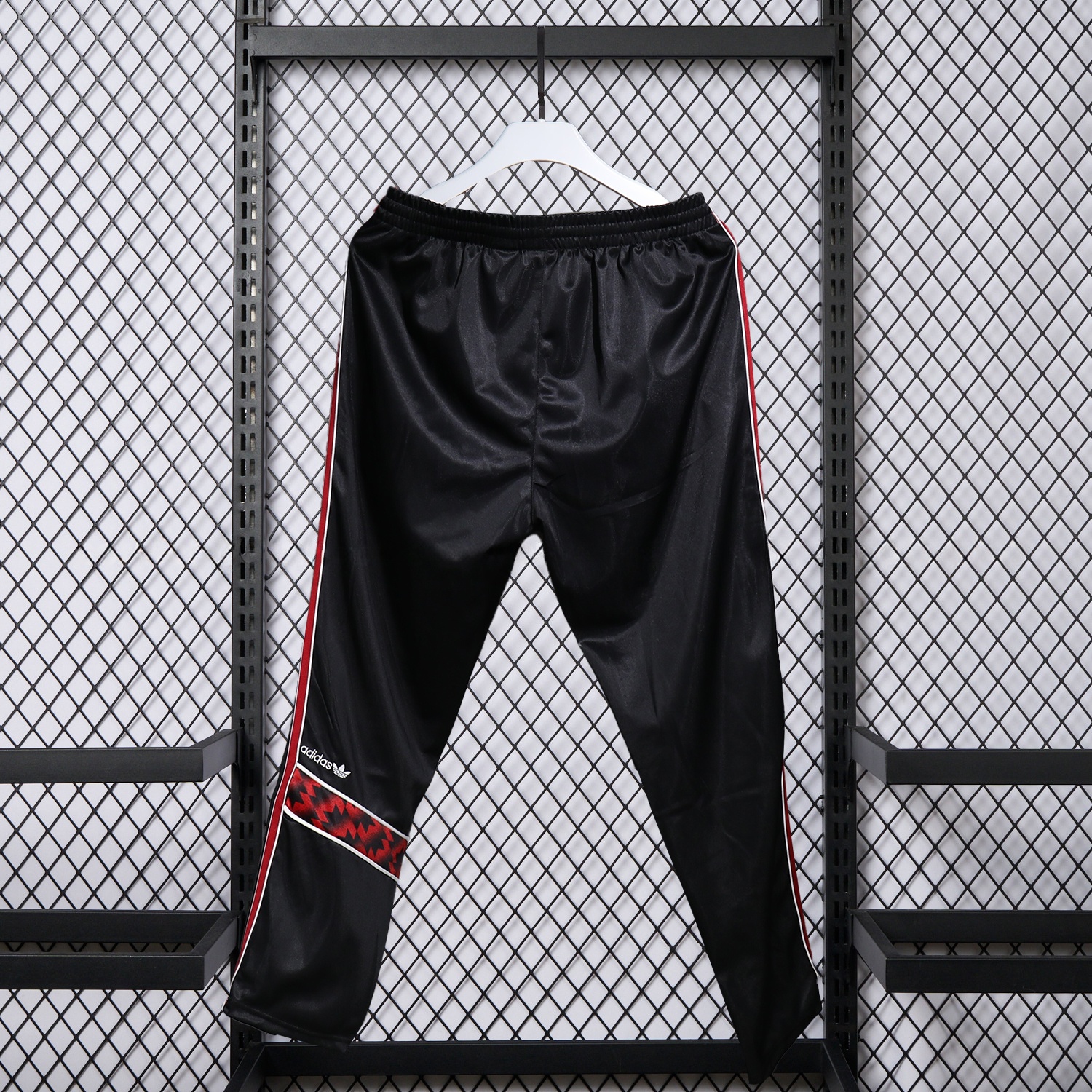 Manchester United 25-26 Training Set - Red Black Top and Black Pants - Unitedfutballjersey