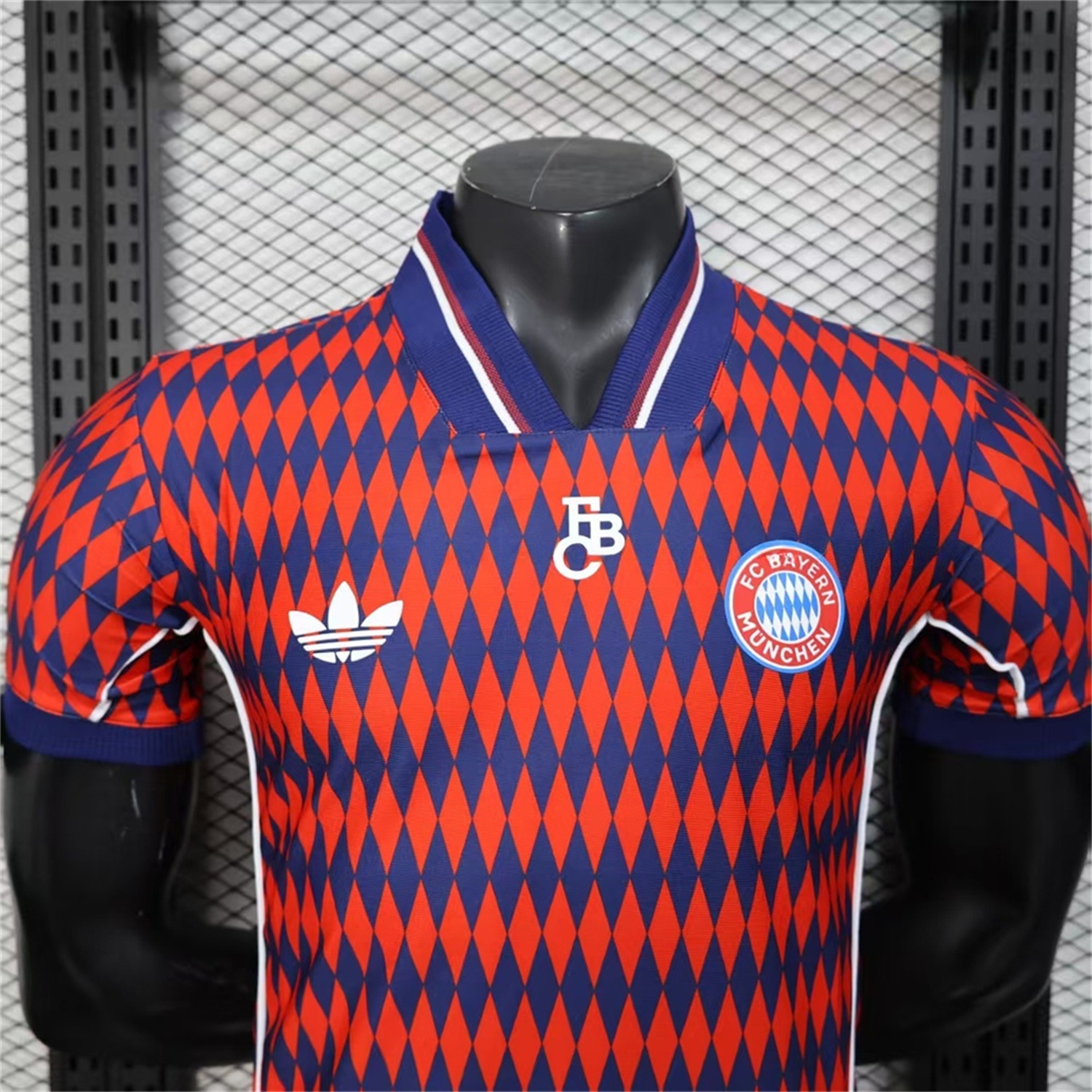 Bayern Munich 25-26 Trefoil Retro Style Red And Deep Blue Jersey - Player Version - Unitedfutballjersey