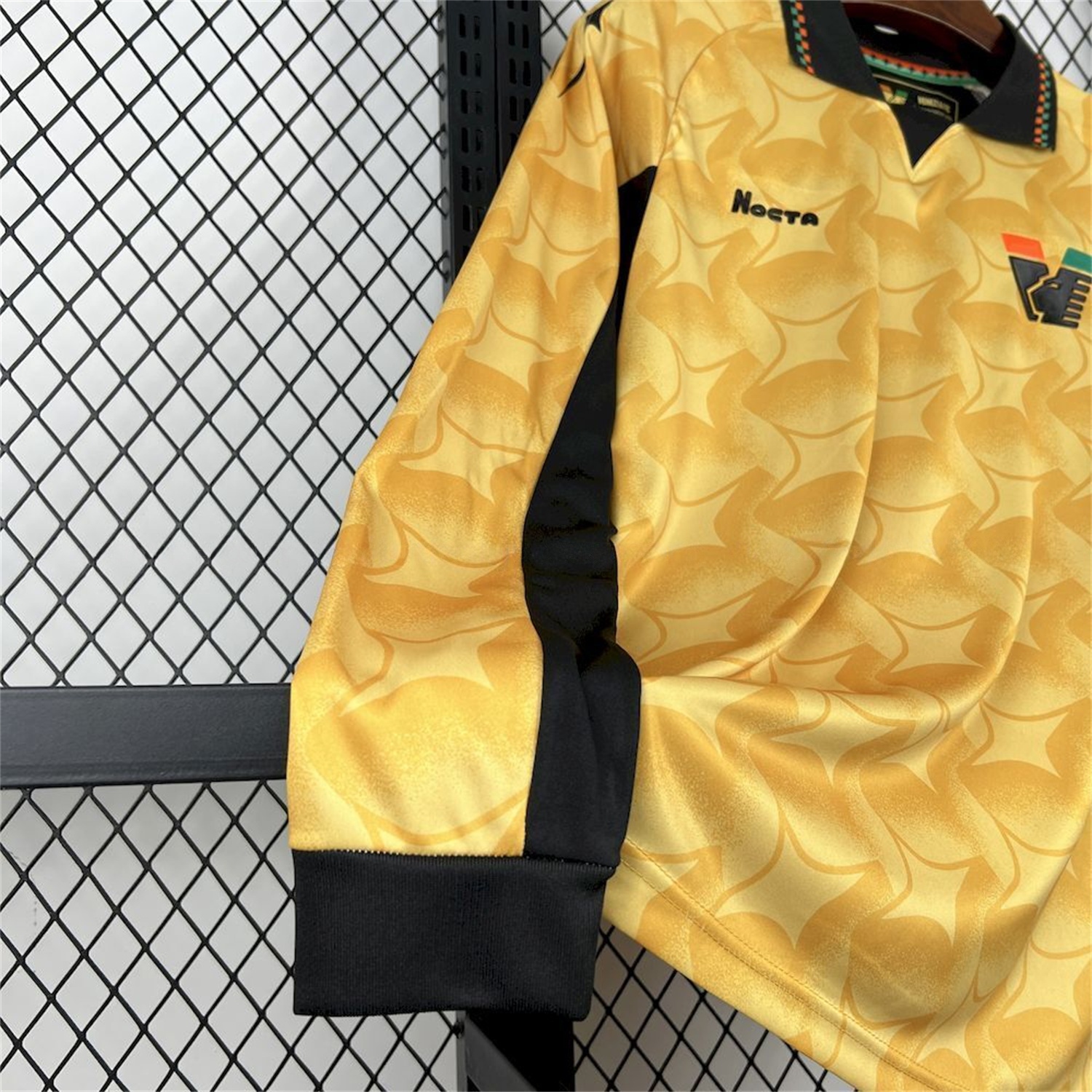 Venezia FC 25-26 Goalkeeper Yellow Unsponsored Long Sleeves Jersey - Fans Version - Unitedfutballjersey