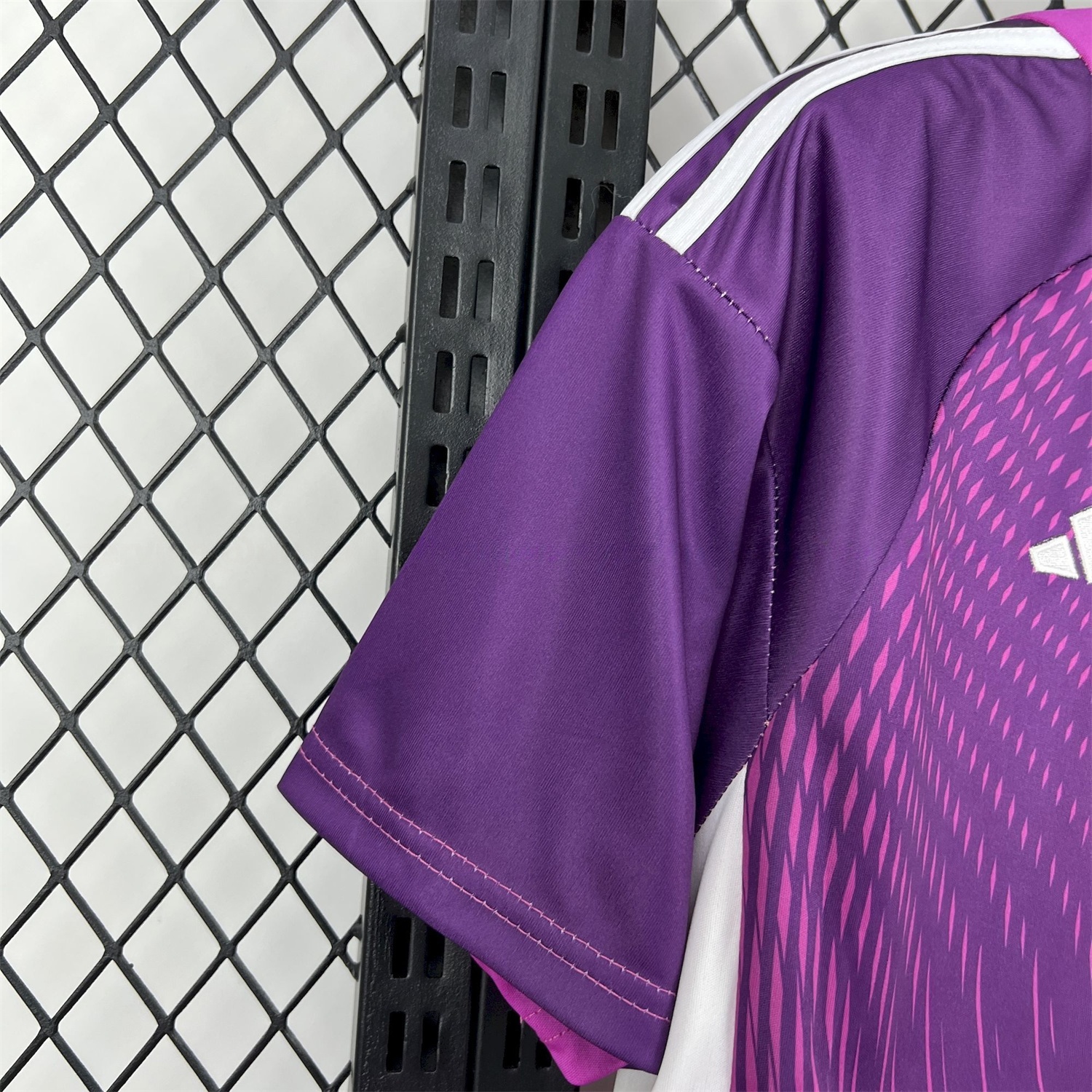 Bayern Munich 25-26 Purple Goalkeeper Jersey - Fans Version - Unitedfutballjersey