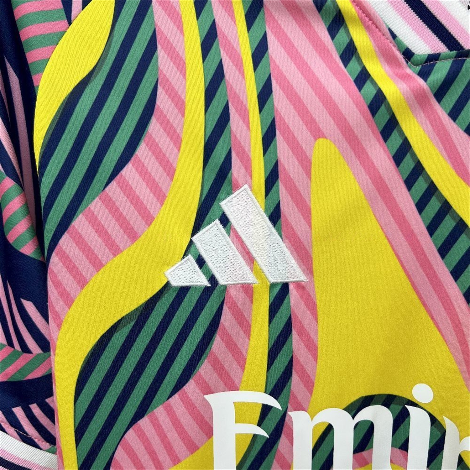 Real Madrid 25-26 Iridescent Colors Pre-Match Training Jersey - Fans Version - Unitedfutballjersey