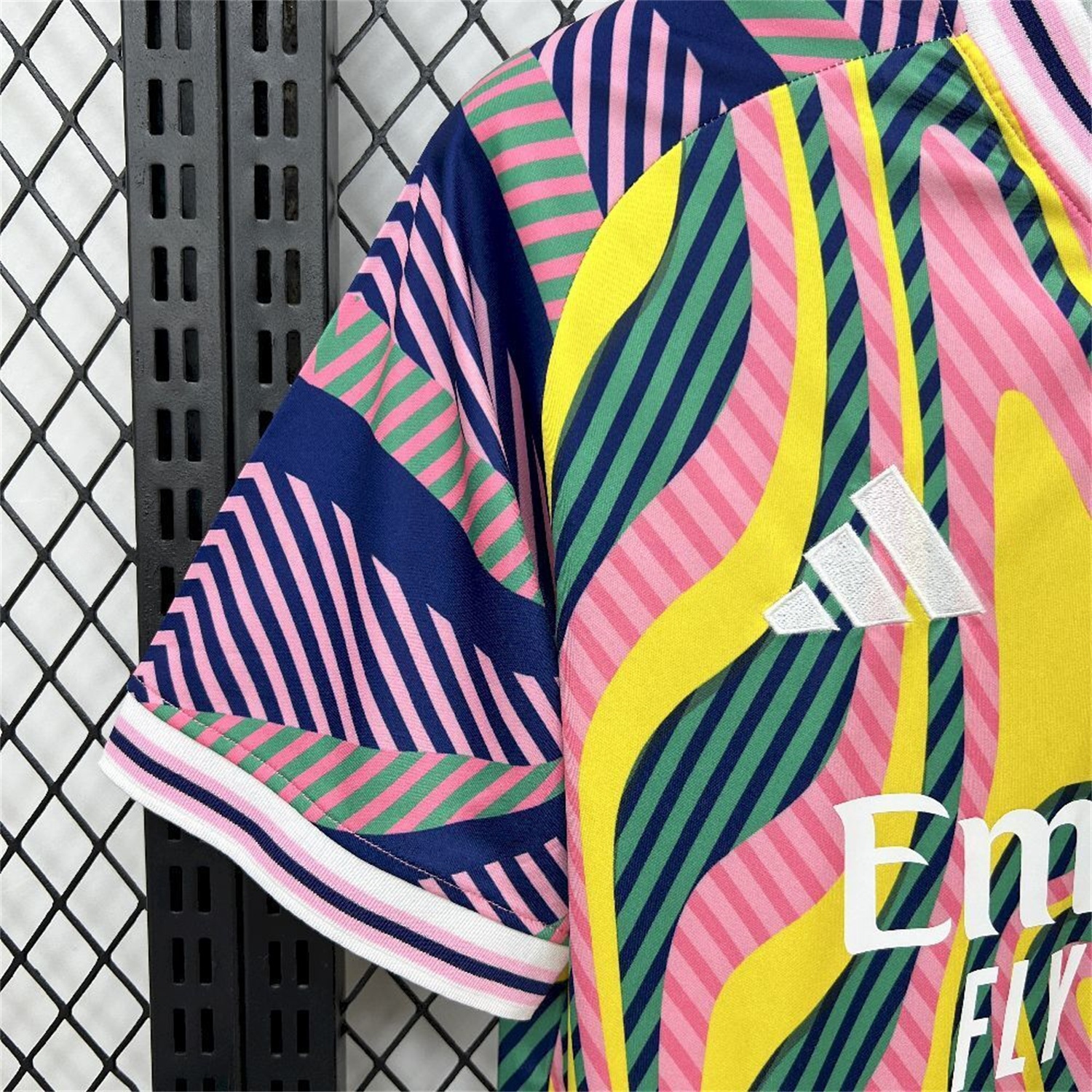 Real Madrid 25-26 Iridescent Colors Pre-Match Training Jersey - Fans Version - Unitedfutballjersey