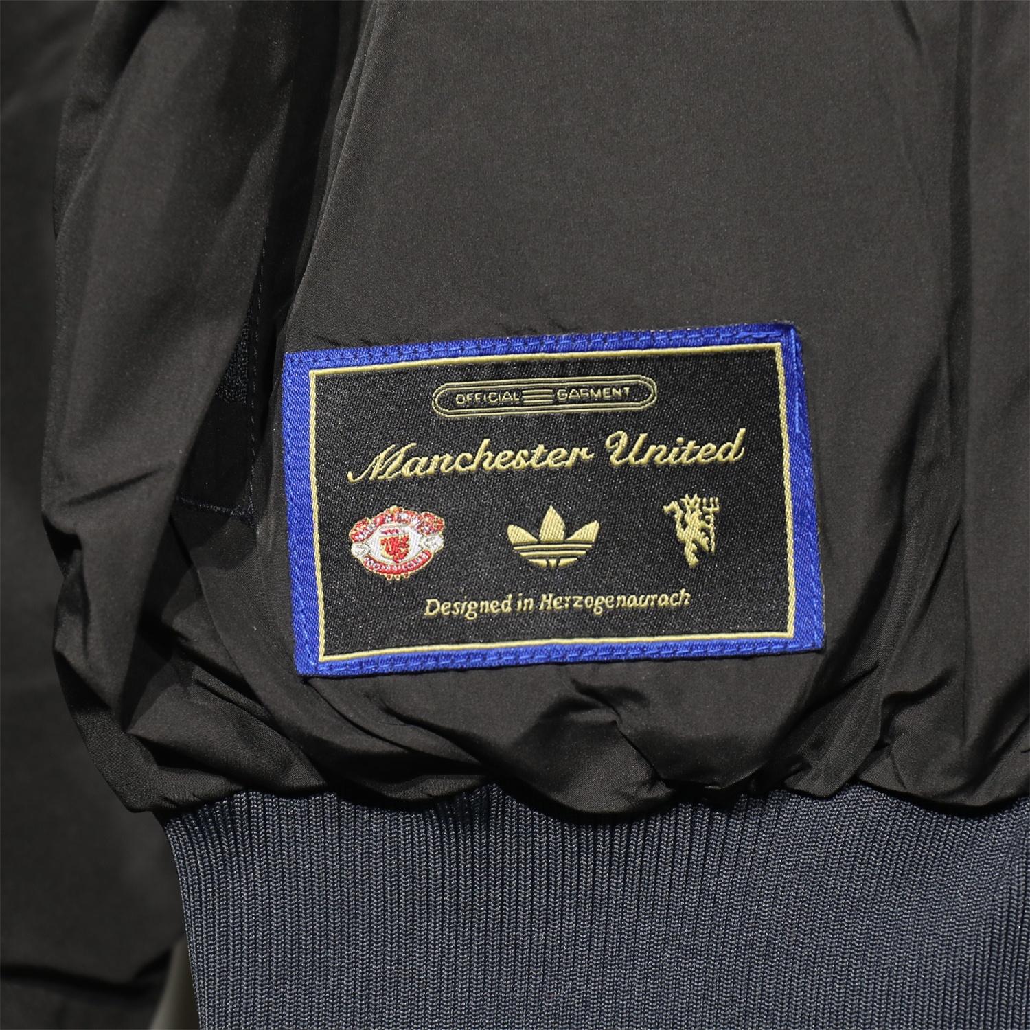 Manchester United 25-26 Double Sided Reversible Windbreaker - Black & Purple - Unitedfutballjersey