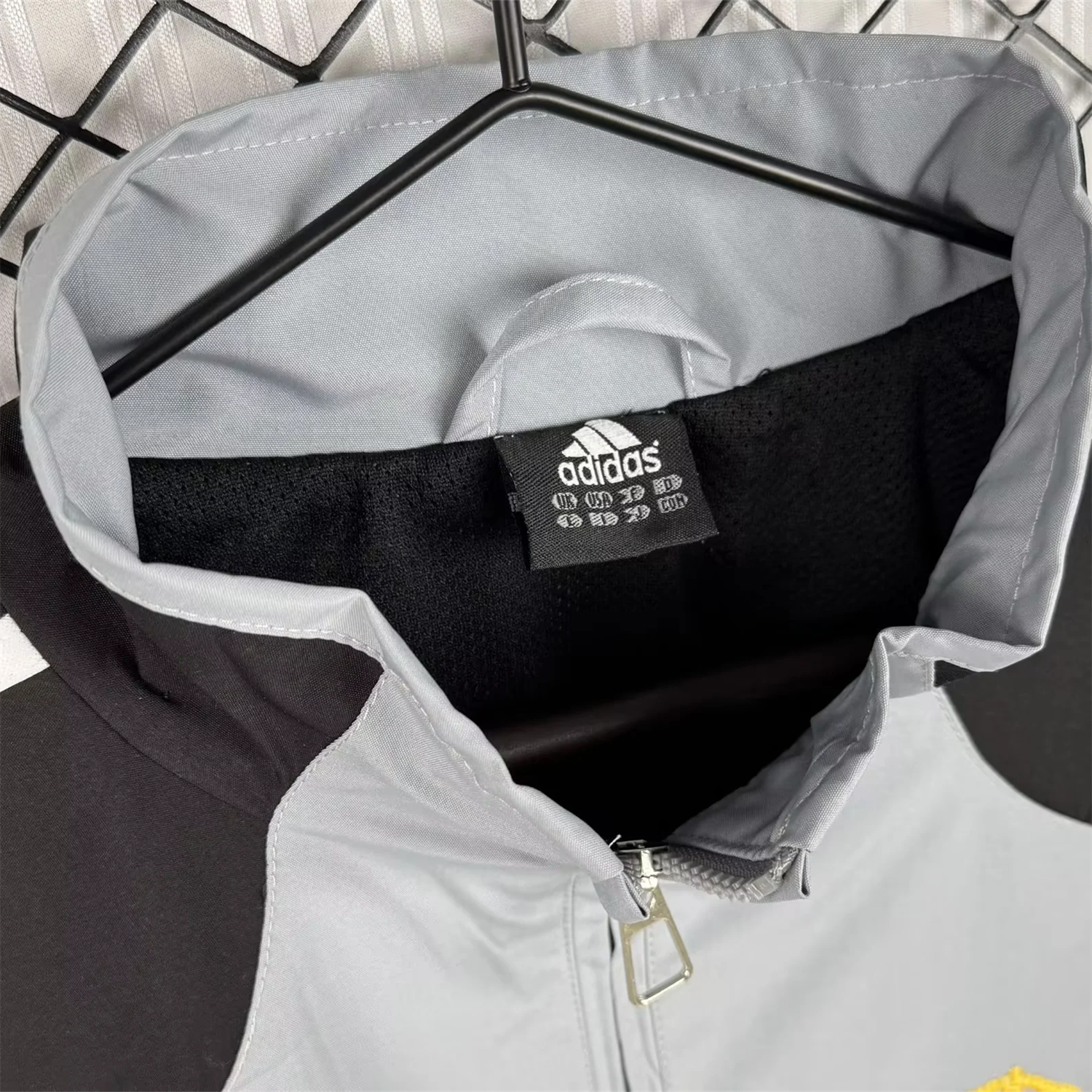 Retro Real Madrid 2004-05 Home Windbreaker Jacket - Grey - Unitedfutballjersey