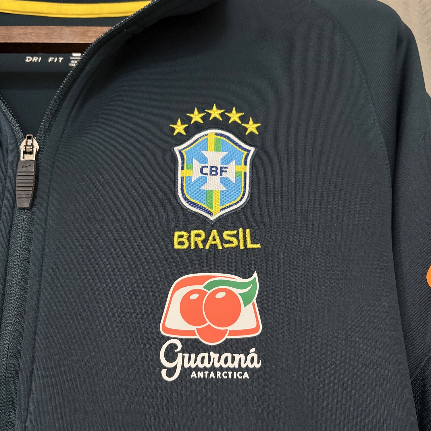 Retro Brazil 2022 Pre-Match Dark Blue Unsponsored Windbreaker - Unitedfutballjersey