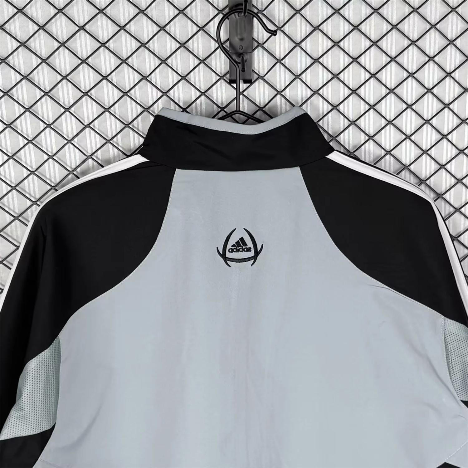 Retro Real Madrid 2004-05 Home Windbreaker Jacket - Grey - Unitedfutballjersey