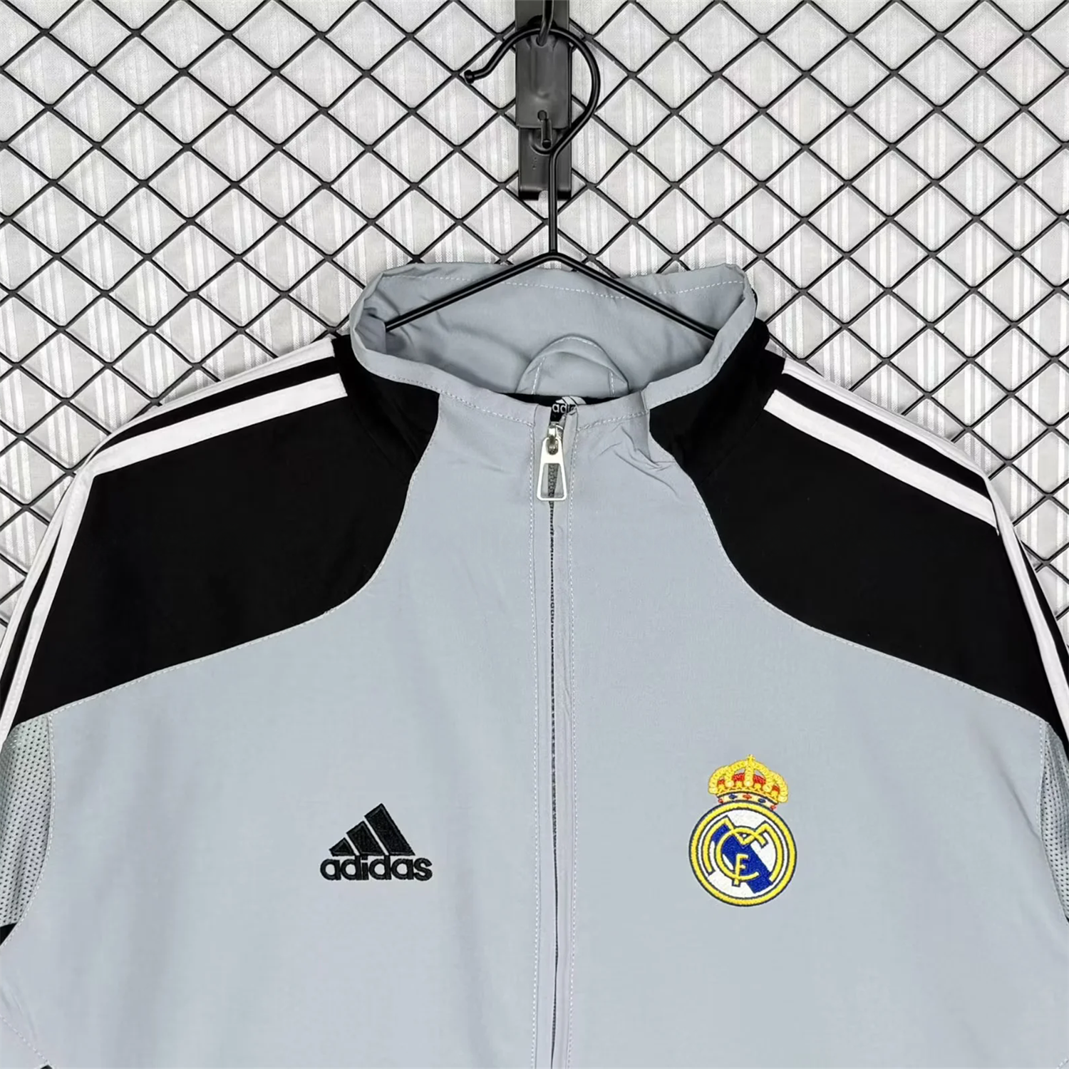 Retro Real Madrid 2004-05 Home Windbreaker Jacket - Grey - Unitedfutballjersey