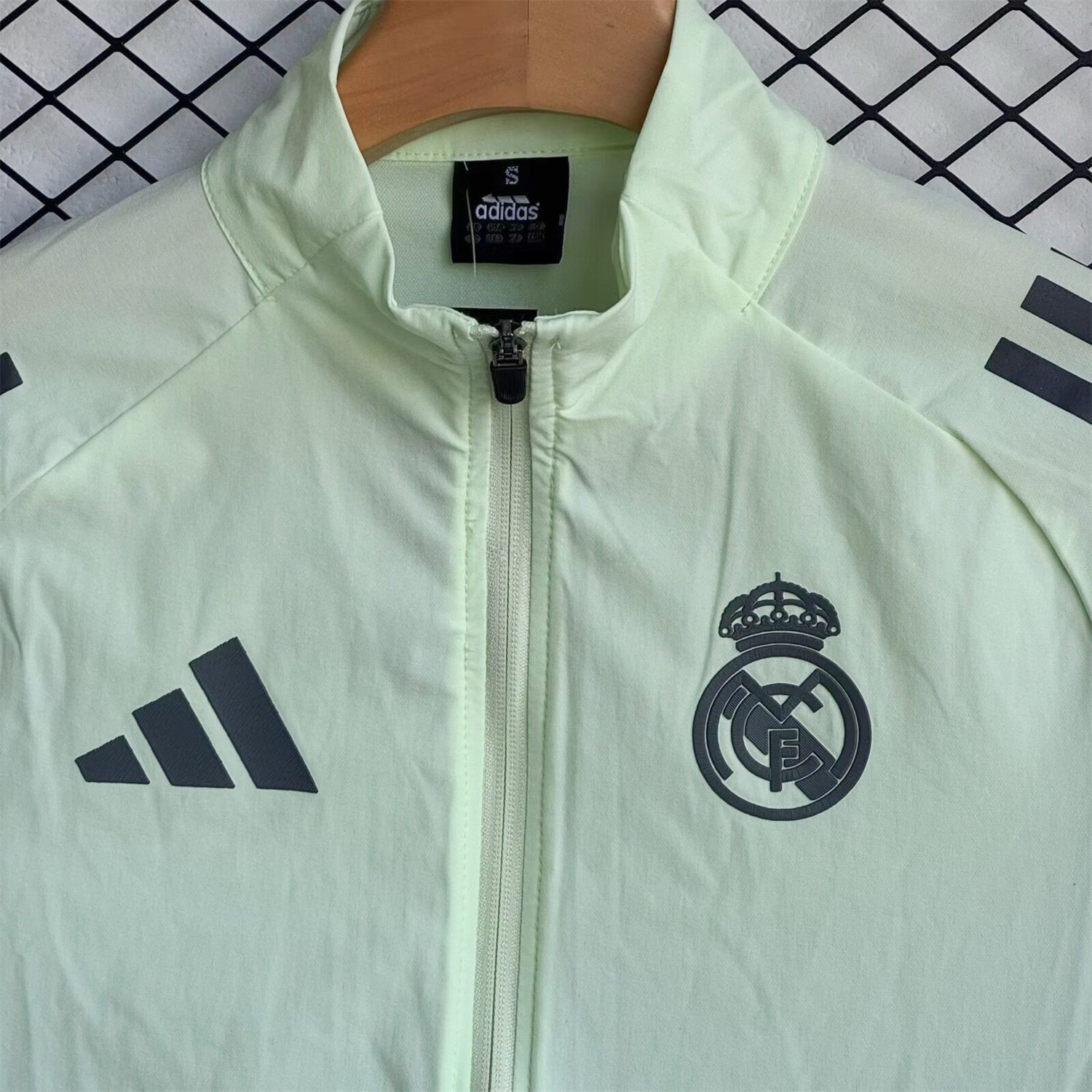 Real Madrid 25-26 Windbreaker Training Set - Green Top and Black Pants - Unitedfutballjersey