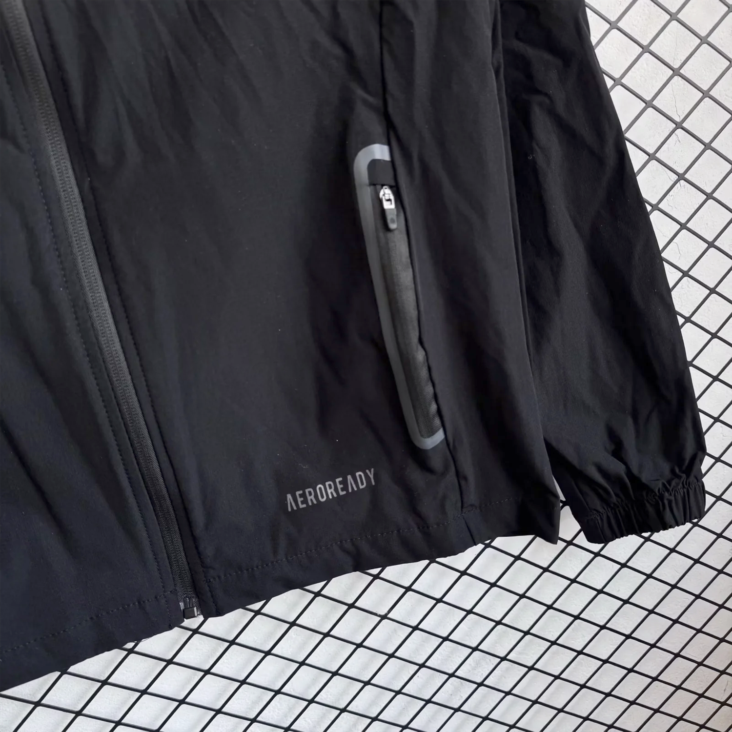 Real Madrid 25-26 Black Logo Windbreaker Training Set - Black Top and Pants - Unitedfutballjersey