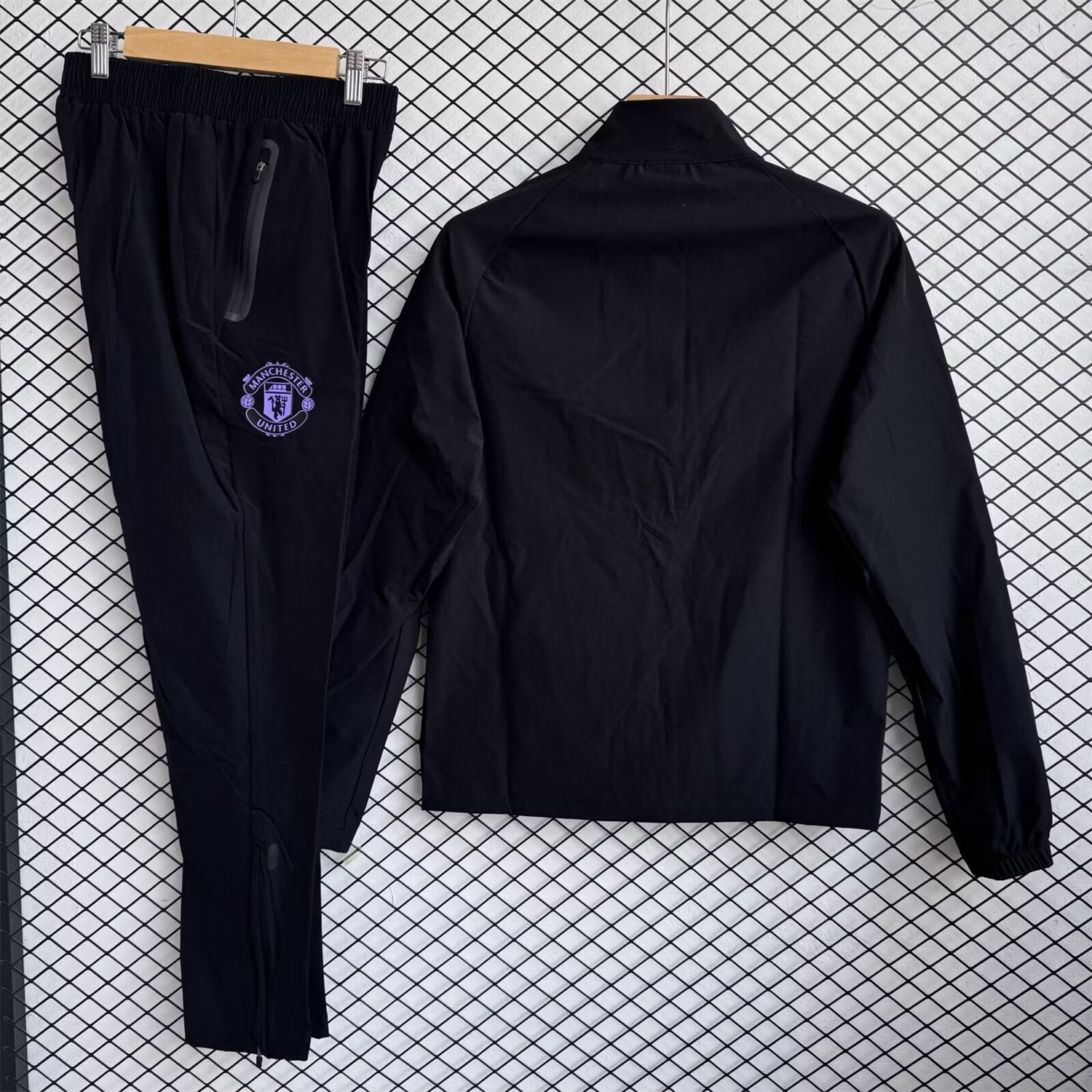 Manchester United 25-26 Windbreaker Training Set - Purple Black Top and Pants - Unitedfutballjersey